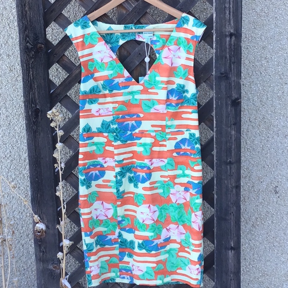 Tracy Reece NWT wearable art colorful sheath dress, cutout back w/ 3 buttons